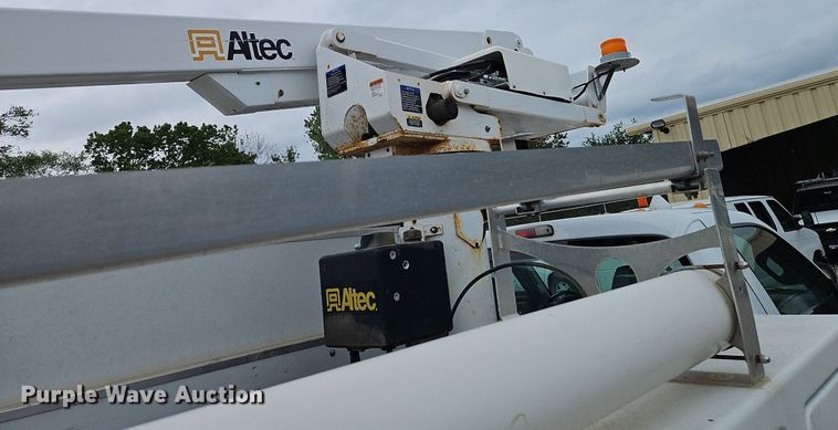 image for item EI3818 2011 Ford F450 Super Duty XL bucket truck