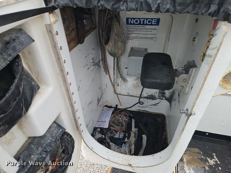 image for item EI3818 2011 Ford F450 Super Duty XL bucket truck