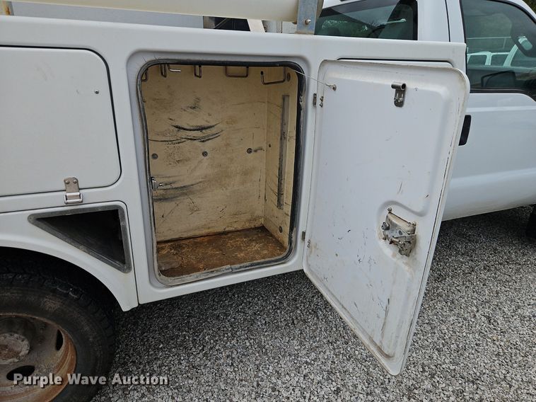 image for item EI3818 2011 Ford F450 Super Duty XL bucket truck