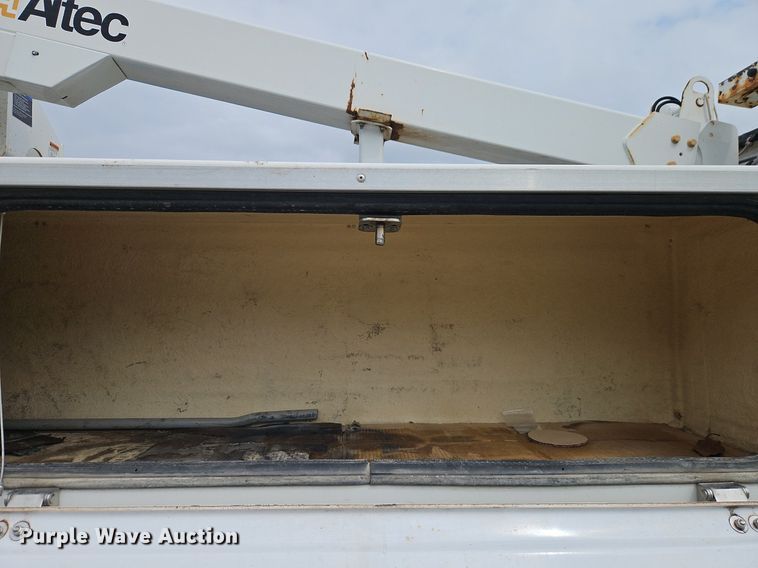 image for item EI3818 2011 Ford F450 Super Duty XL bucket truck