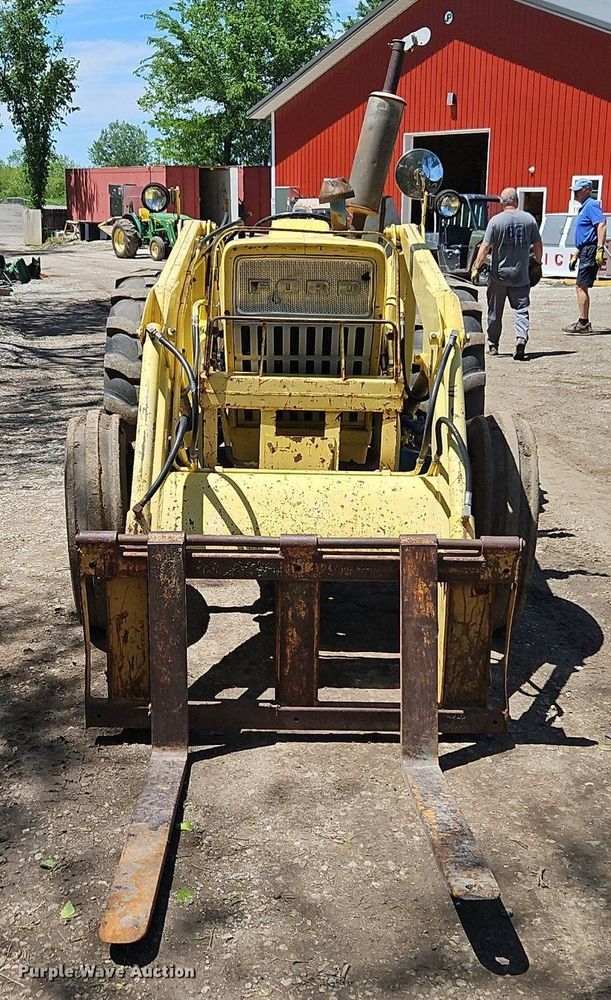 image for item EI3823 1970 Ford 3400 tractor