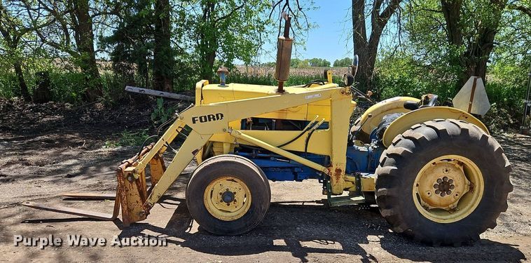 image for item EI3823 1970 Ford 3400 tractor