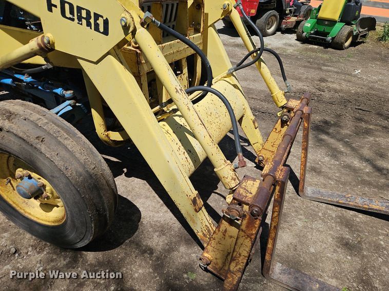 image for item EI3823 1970 Ford 3400 tractor