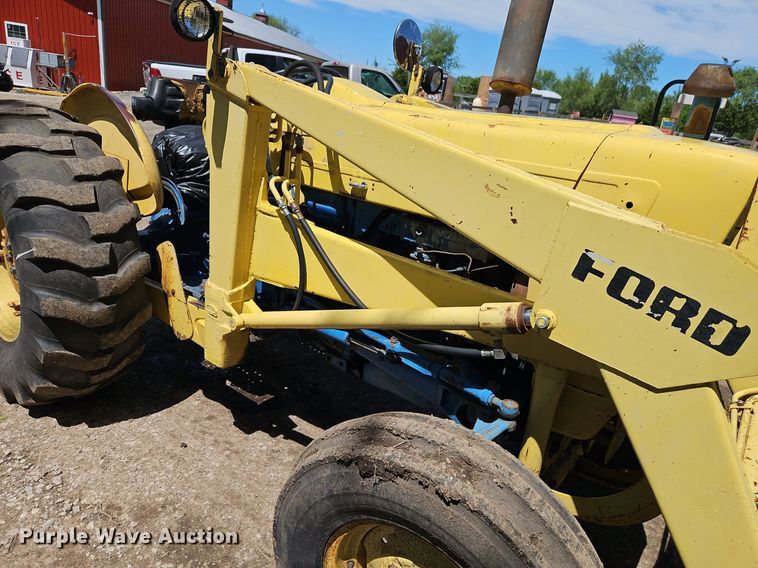 image for item EI3823 1970 Ford 3400 tractor