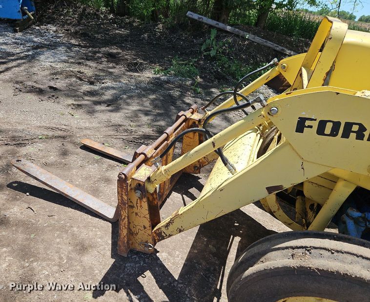 image for item EI3823 1970 Ford 3400 tractor