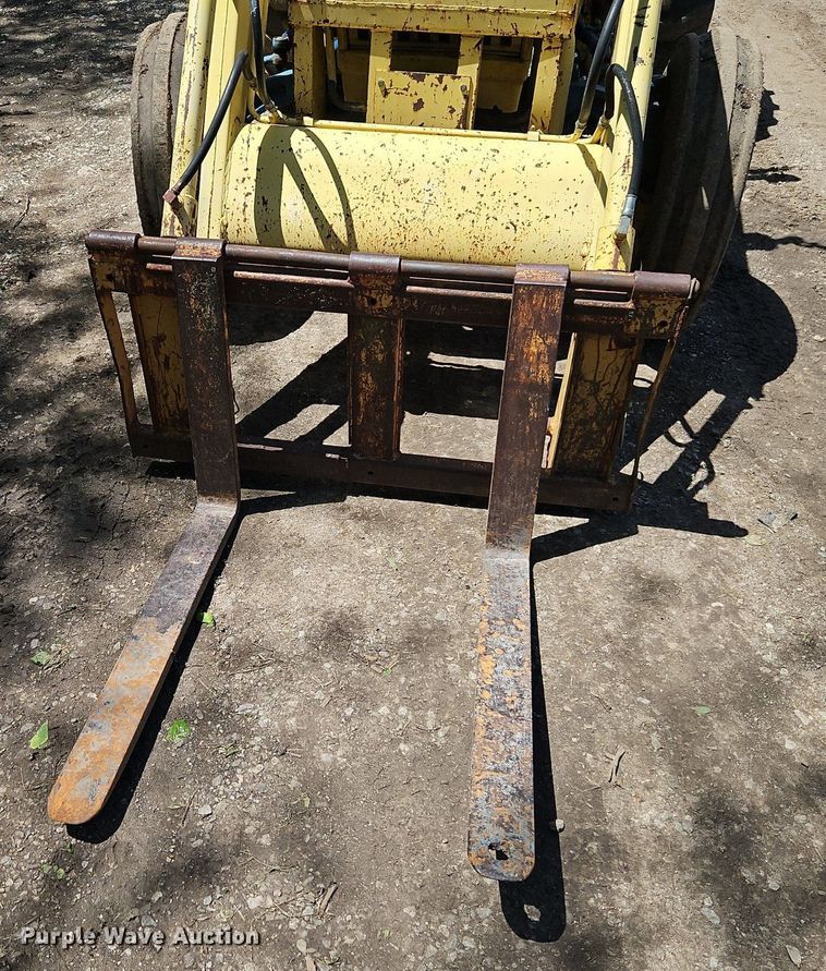 image for item EI3823 1970 Ford 3400 tractor