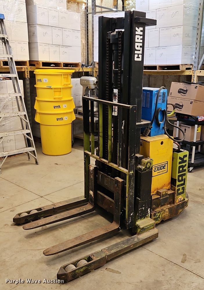 image for item EI3824 Clark S40 order picker