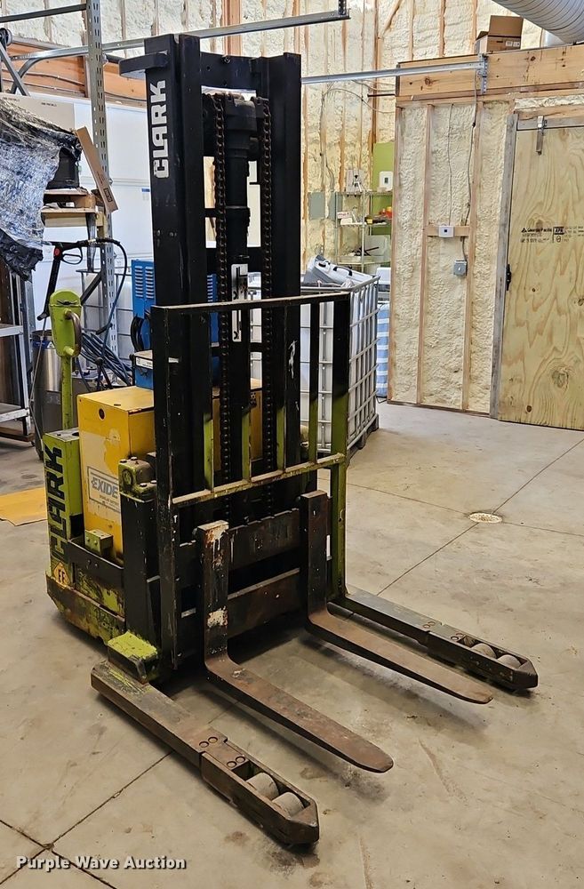 image for item EI3824 Clark S40 order picker