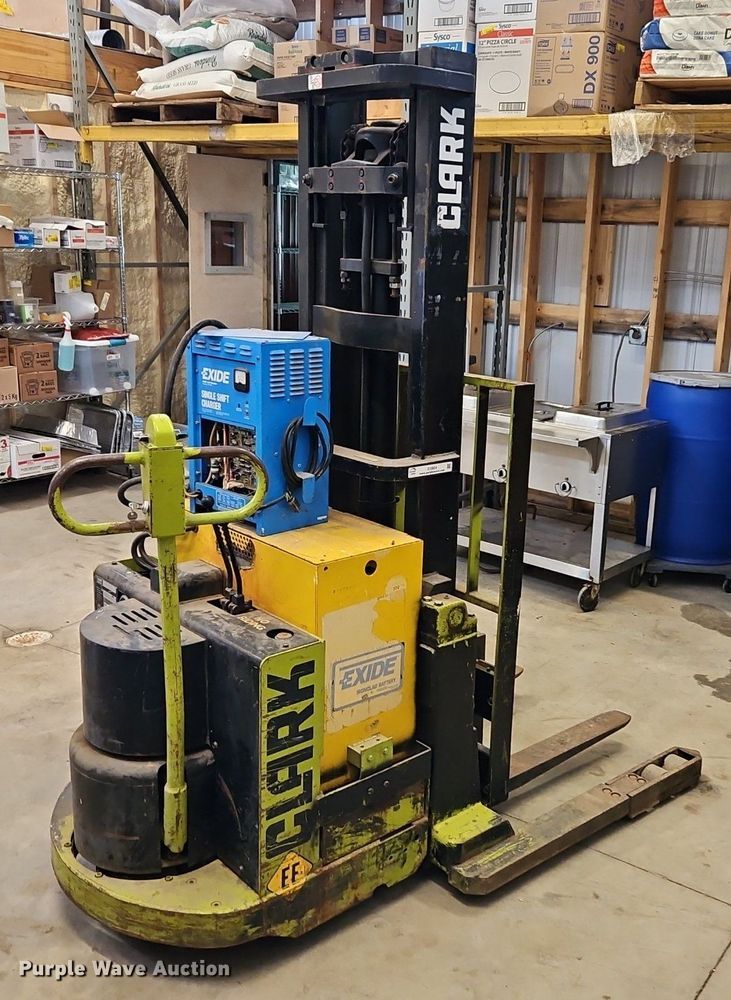 image for item EI3824 Clark S40 order picker