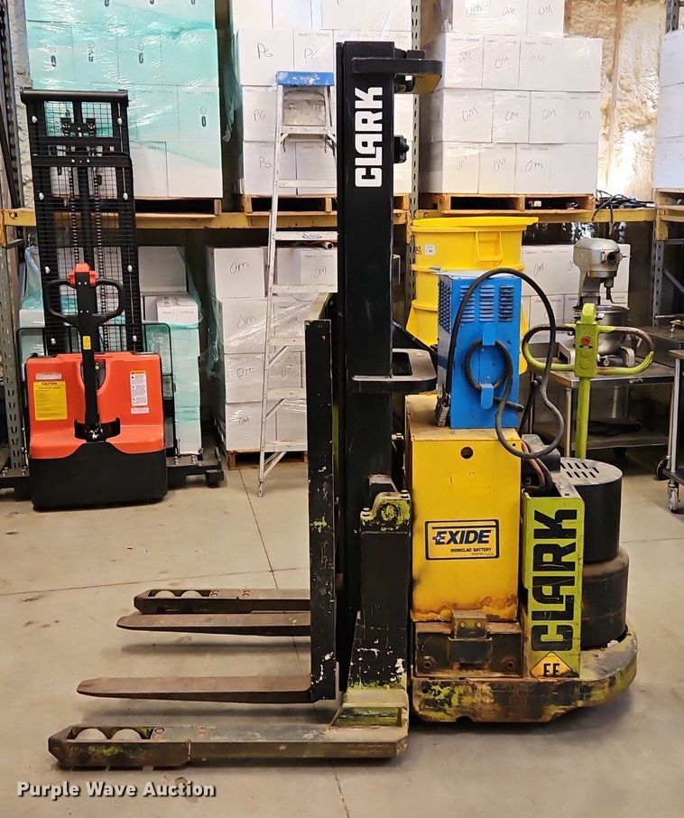 image for item EI3824 Clark S40 order picker