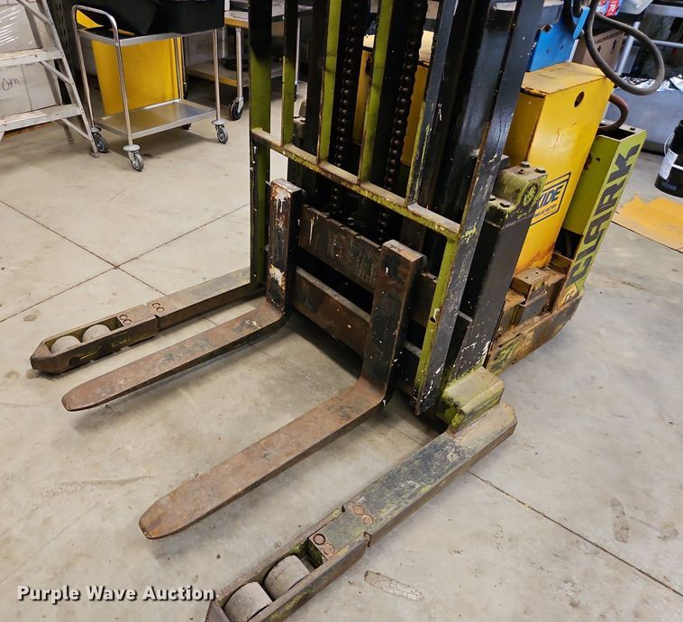 image for item EI3824 Clark S40 order picker