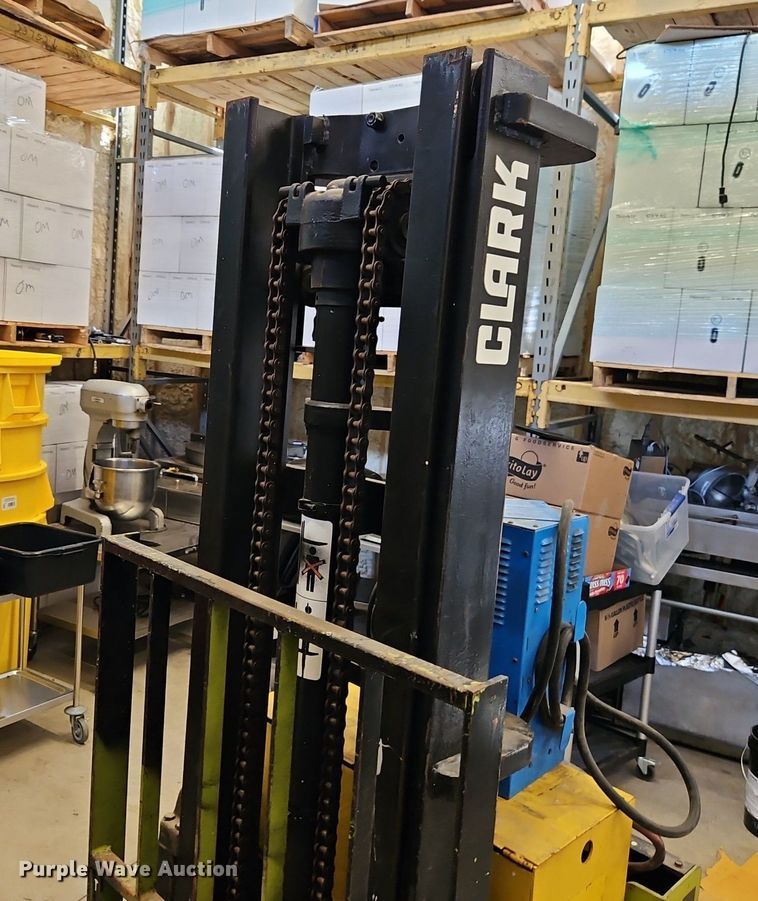 image for item EI3824 Clark S40 order picker