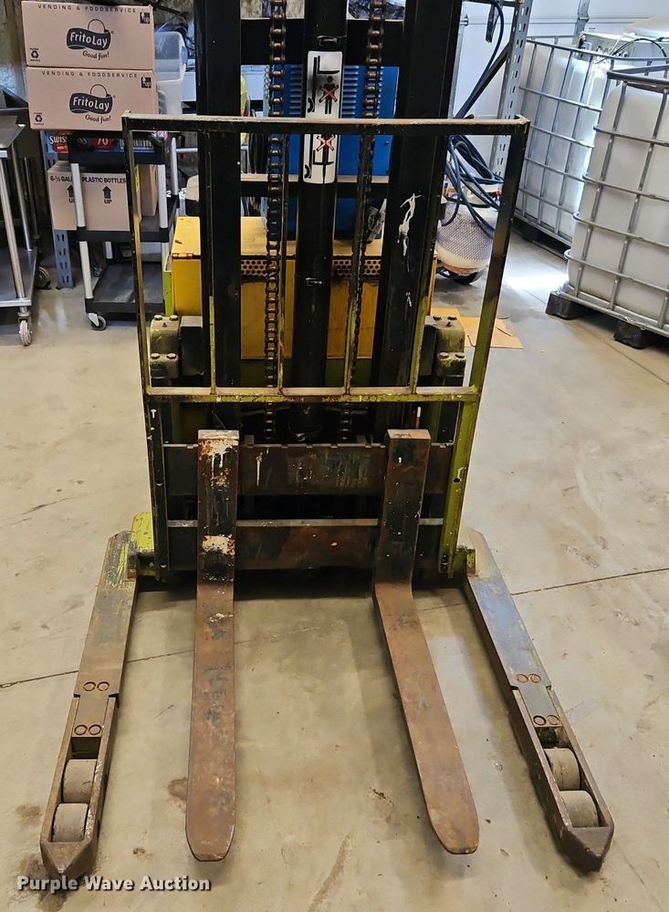 image for item EI3824 Clark S40 order picker