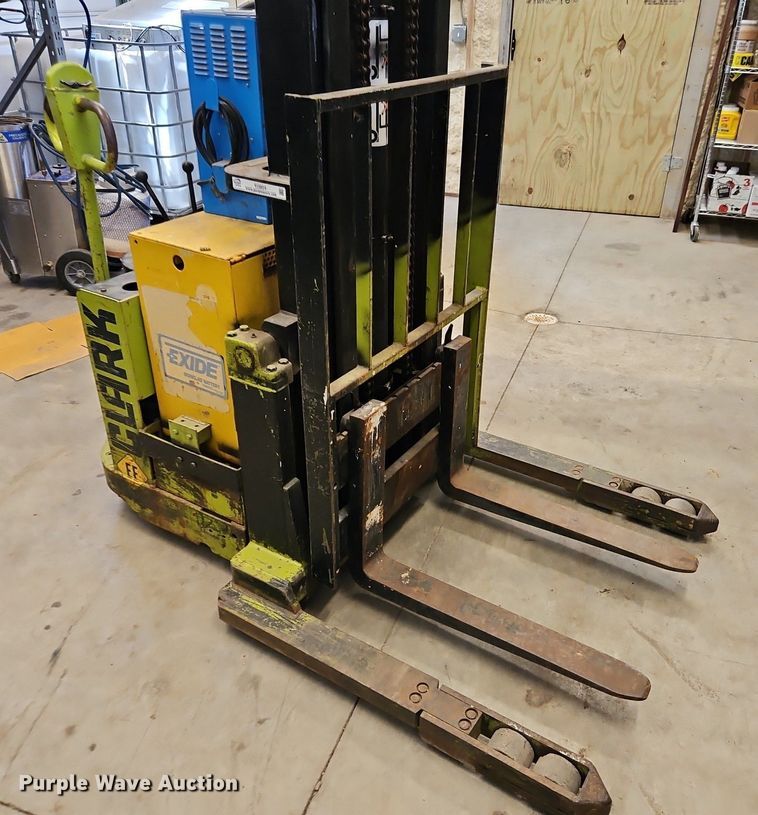 image for item EI3824 Clark S40 order picker