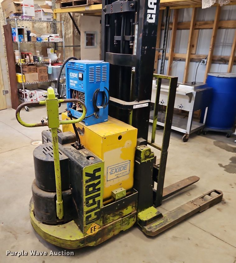 image for item EI3824 Clark S40 order picker