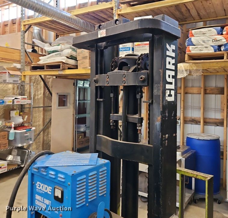 image for item EI3824 Clark S40 order picker