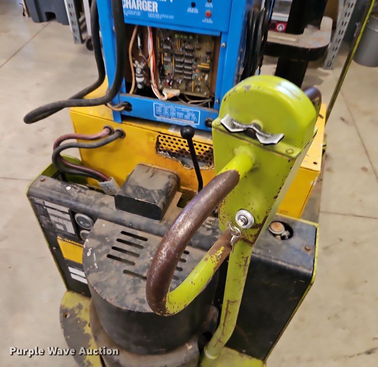 image for item EI3824 Clark S40 order picker