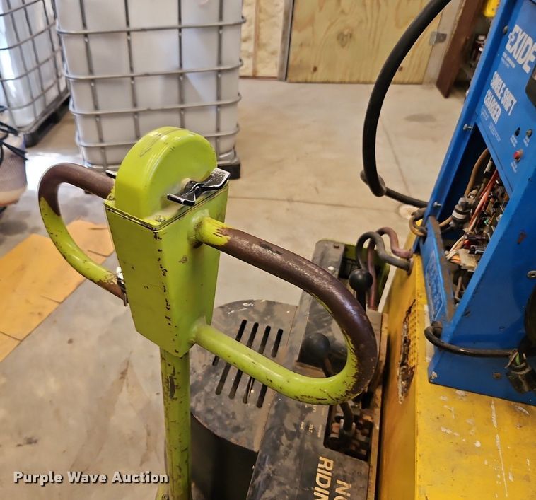 image for item EI3824 Clark S40 order picker