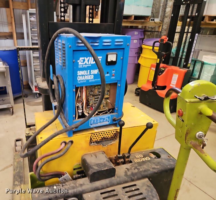 image for item EI3824 Clark S40 order picker