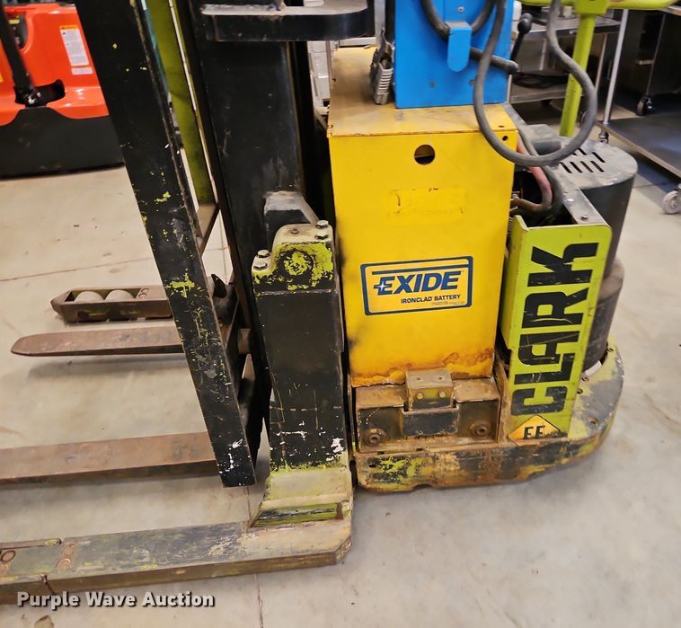 image for item EI3824 Clark S40 order picker