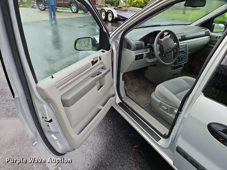 image for item EI3827 2007 Ford Freestar SE van