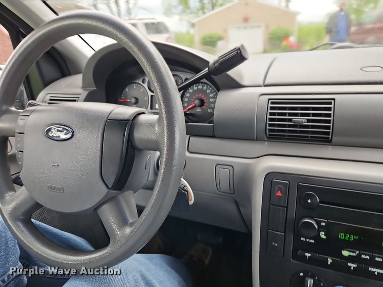 image for item EI3827 2007 Ford Freestar SE van