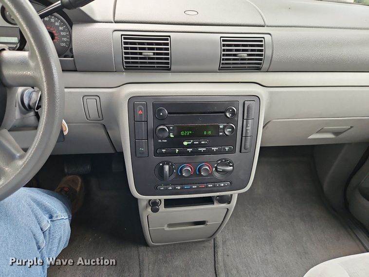 image for item EI3827 2007 Ford Freestar SE van