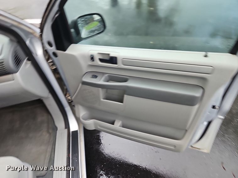 image for item EI3827 2007 Ford Freestar SE van