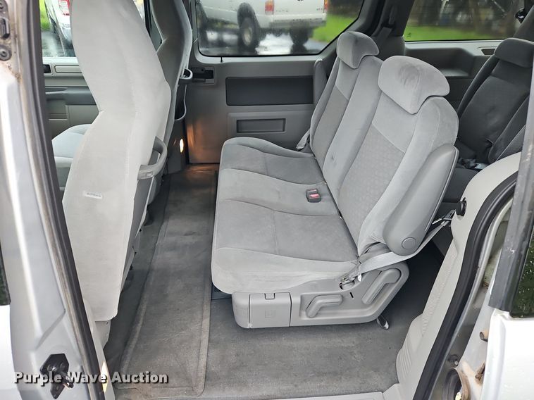 image for item EI3827 2007 Ford Freestar SE van