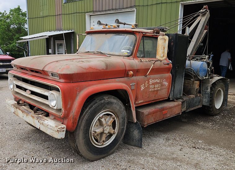 image for item EI3829 1964 Chevrolet C60 tow truck