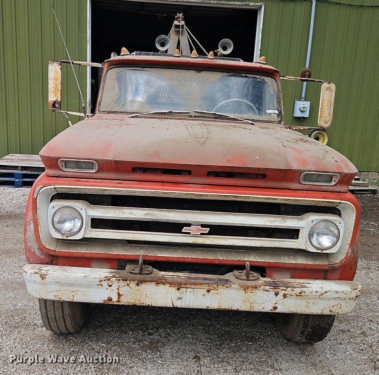 image for item EI3829 1964 Chevrolet C60 tow truck
