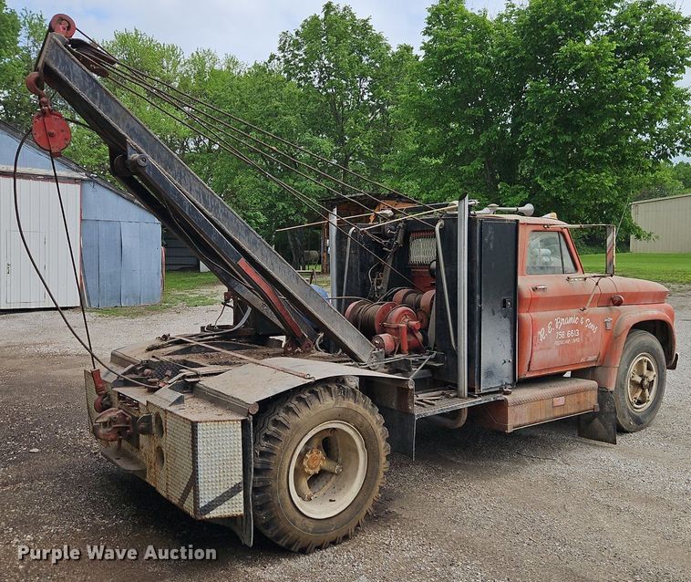 image for item EI3829 1964 Chevrolet C60 tow truck