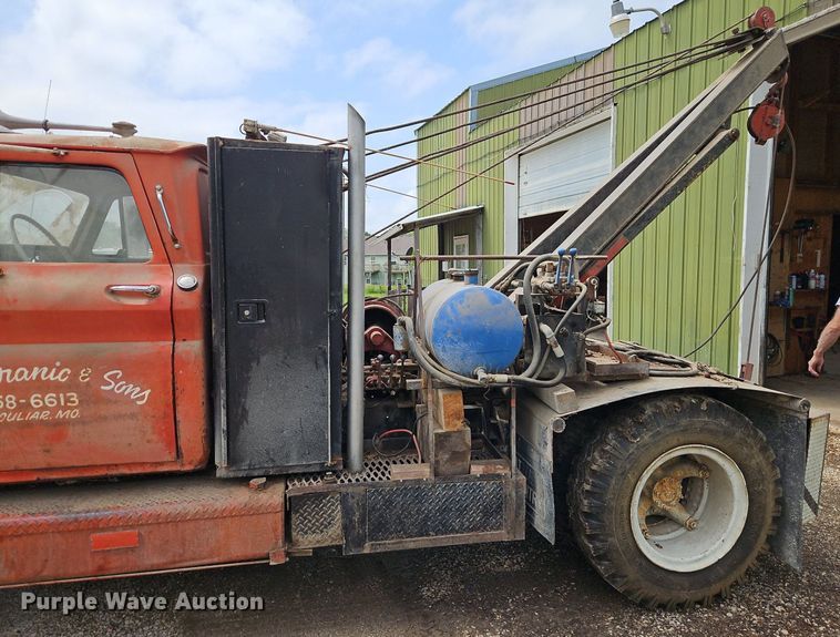 image for item EI3829 1964 Chevrolet C60 tow truck