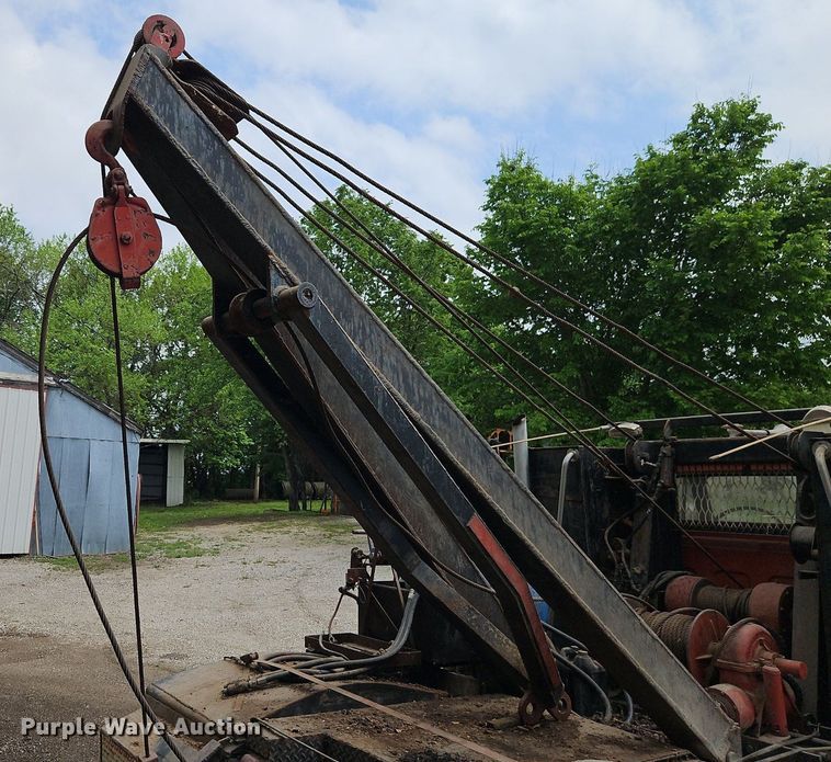 image for item EI3829 1964 Chevrolet C60 tow truck