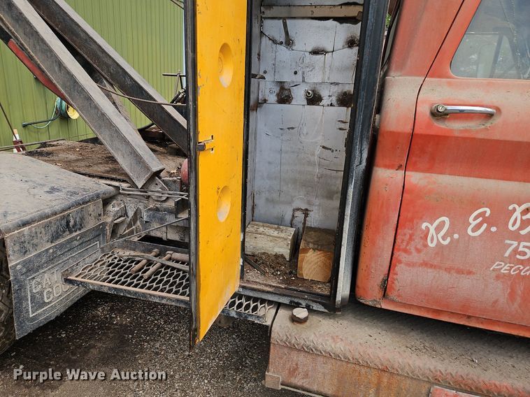 image for item EI3829 1964 Chevrolet C60 tow truck