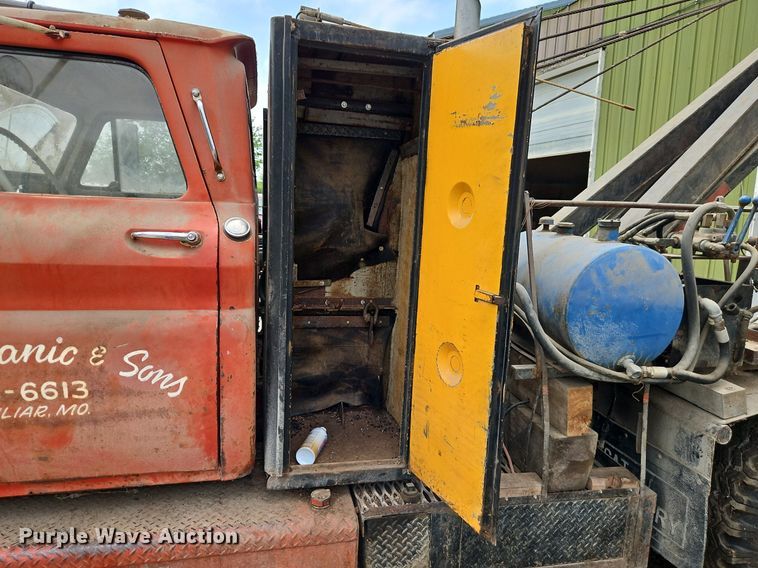 image for item EI3829 1964 Chevrolet C60 tow truck