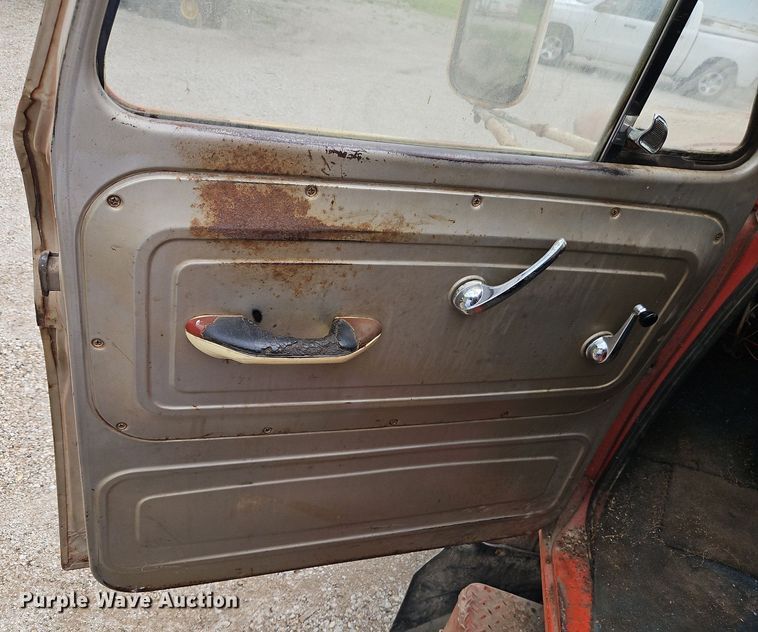 image for item EI3829 1964 Chevrolet C60 tow truck