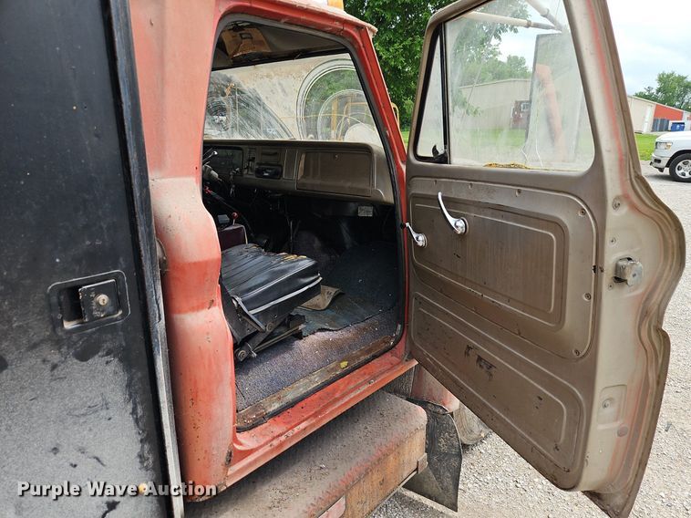 image for item EI3829 1964 Chevrolet C60 tow truck