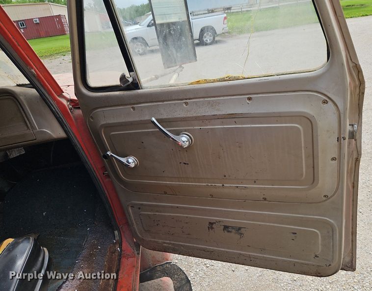 image for item EI3829 1964 Chevrolet C60 tow truck