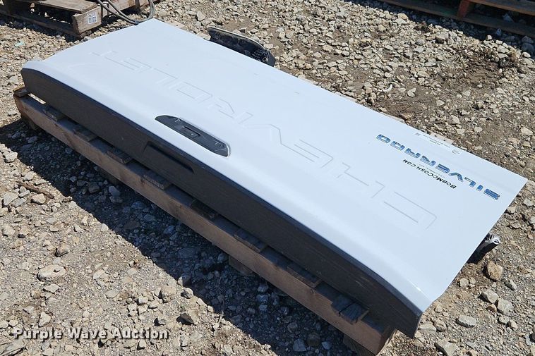 image for item EI3835 Chevrolet  Silverado  tailgate