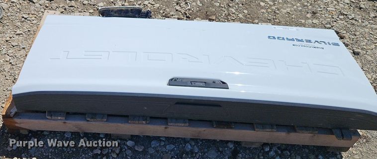 image for item EI3835 Chevrolet  Silverado  tailgate