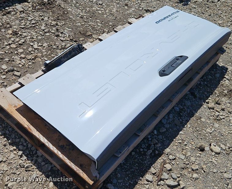image for item EI3835 Chevrolet  Silverado  tailgate