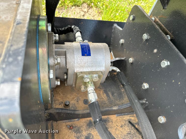 image for item EJ0646 2023 LandHonor PC-11-72W skid steer plate compactor