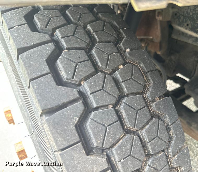 image for item EJ2694 1998 Isuzu NPR flatbed truck