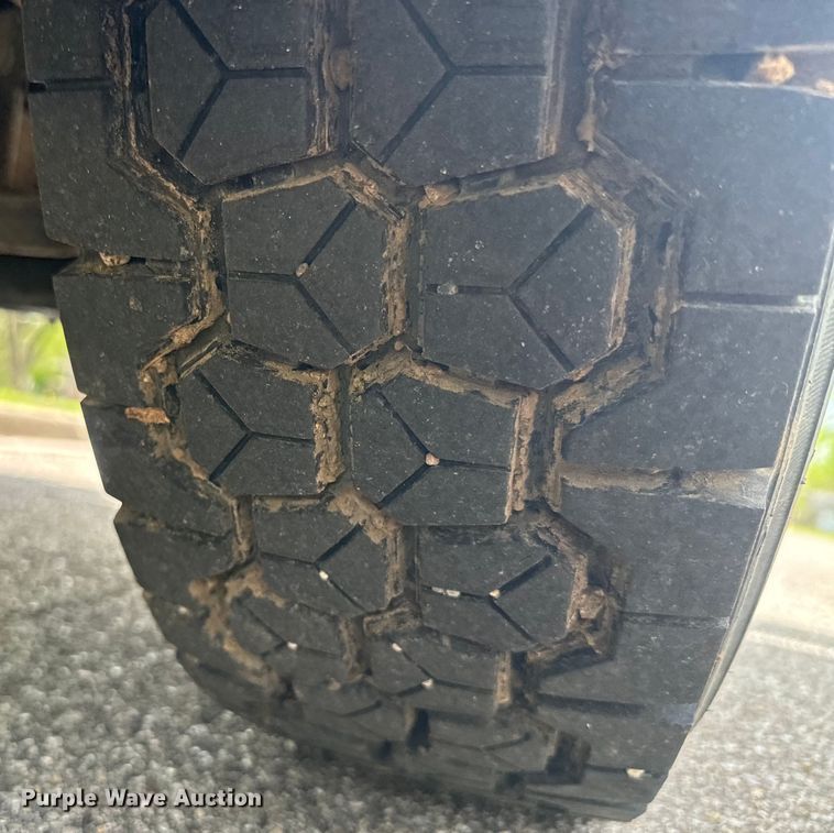 image for item EJ2694 1998 Isuzu NPR flatbed truck