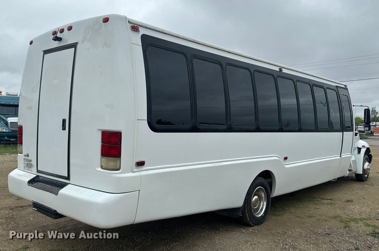 image for item EJ2724 2004 International  3200 shuttle bus