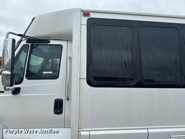 image for item EJ2724 2004 International  3200 shuttle bus