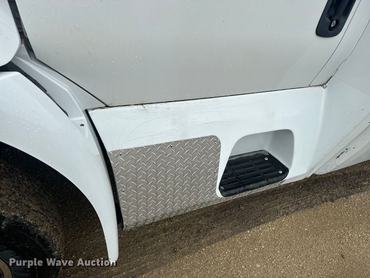 image for item EJ2724 2004 International  3200 shuttle bus