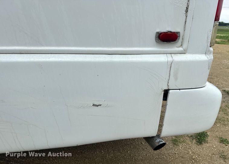 image for item EJ2724 2004 International  3200 shuttle bus