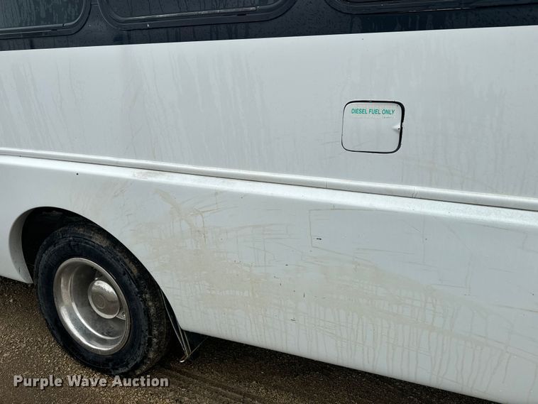 image for item EJ2724 2004 International  3200 shuttle bus